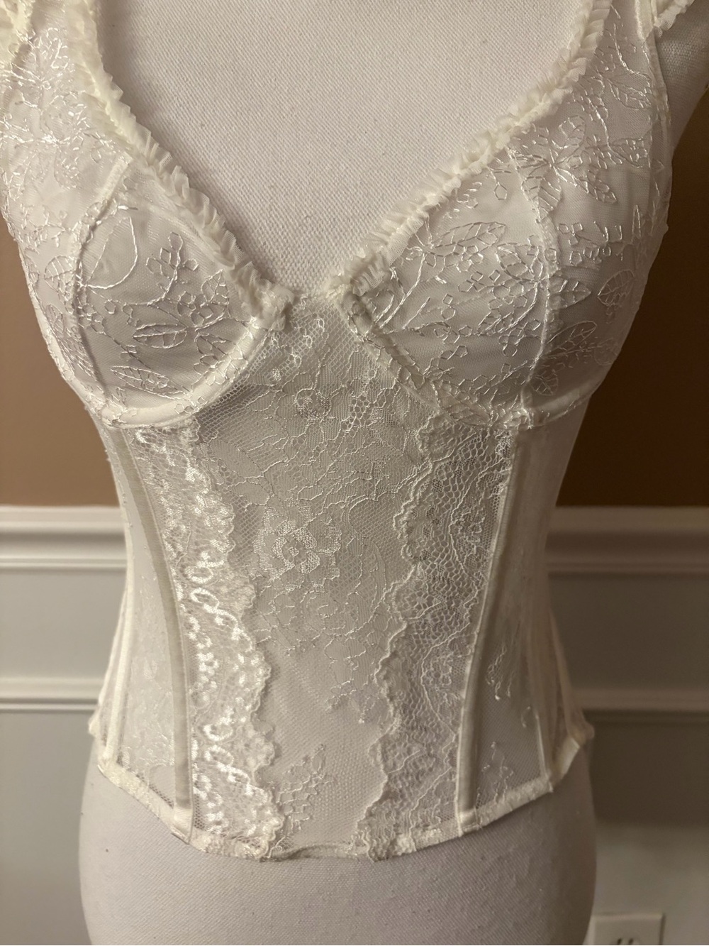 NWT Lioness “Some Like It Hot” Lace Corset Top in Ghost White - Picture 2 of 7